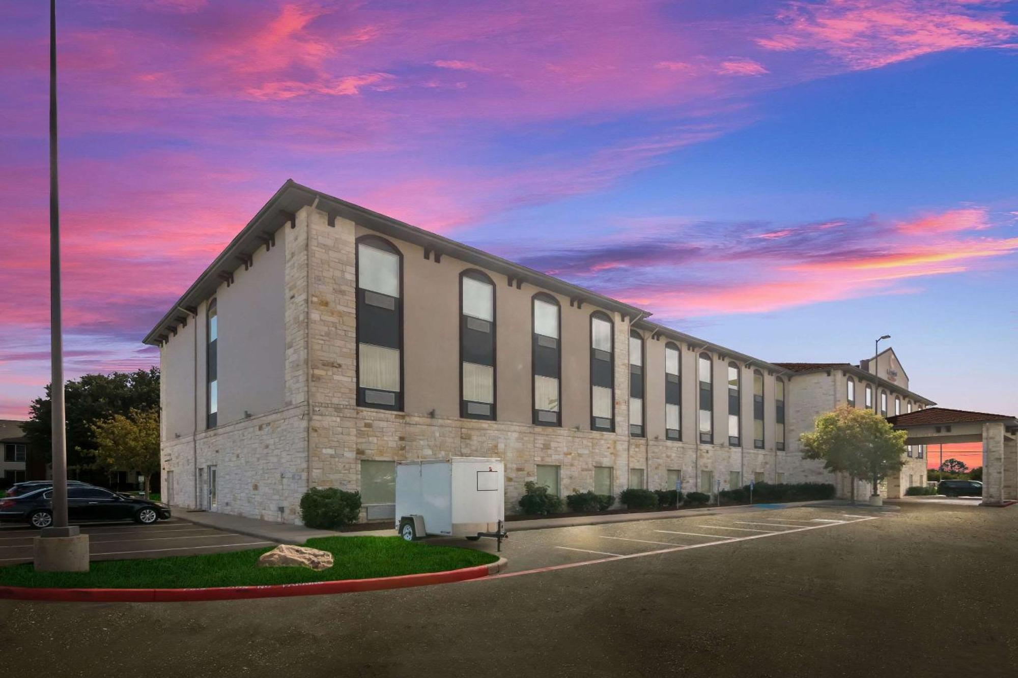 Comfort Suites Granbury Exterior photo